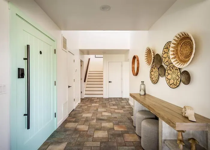 Stunning Views, Large Deck W/ Private Hiking Trail Ferienhaus