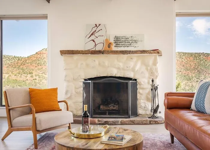 Stunning Views, Large Deck W/ Private Hiking Trail Sedona