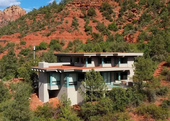 Stunning Views, Large Deck W/ Private Hiking Trail Sedona