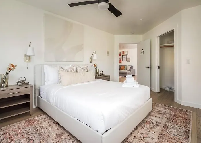 Stunning Views, Large Deck W/ Private Hiking Trail Ferienhaus